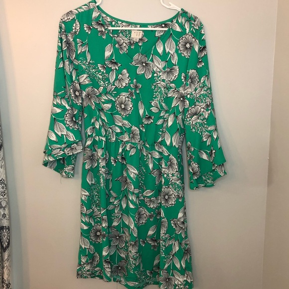 Floral dress with bell arms - Picture 2 of 4